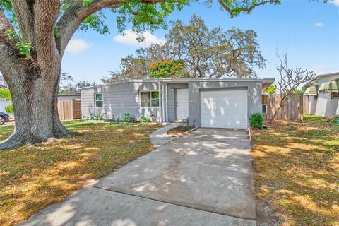 Photo of 4635 28th Avenue N, St Petersburg, FL 33713 (MLS # TB8490854)