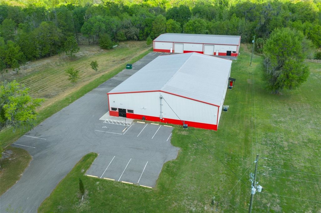 Photo of 3073 NE 37th Place, Wildwood, FL 34785 (MLS # OM721568)