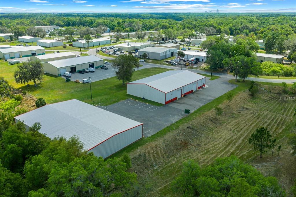 Photo of 3073 NE 37th Place, Wildwood, FL 34785 (MLS # OM721568)