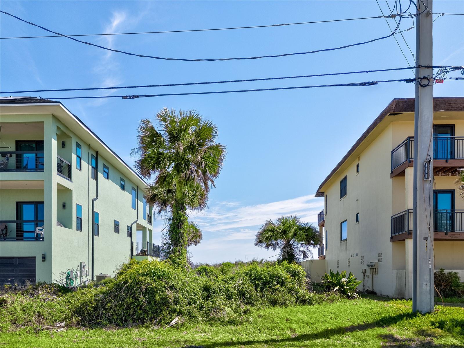 SUNRISE BEACH - Land