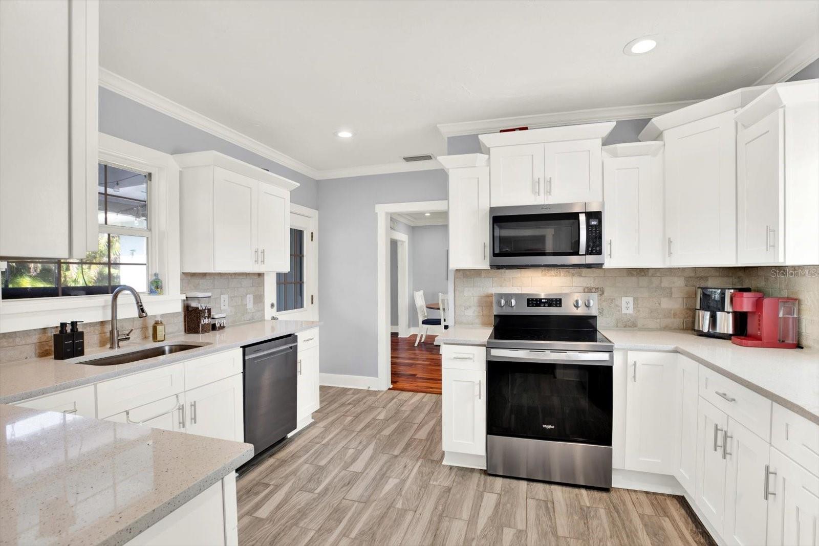 LONE PALM BEACH 1ST ADD - Residential