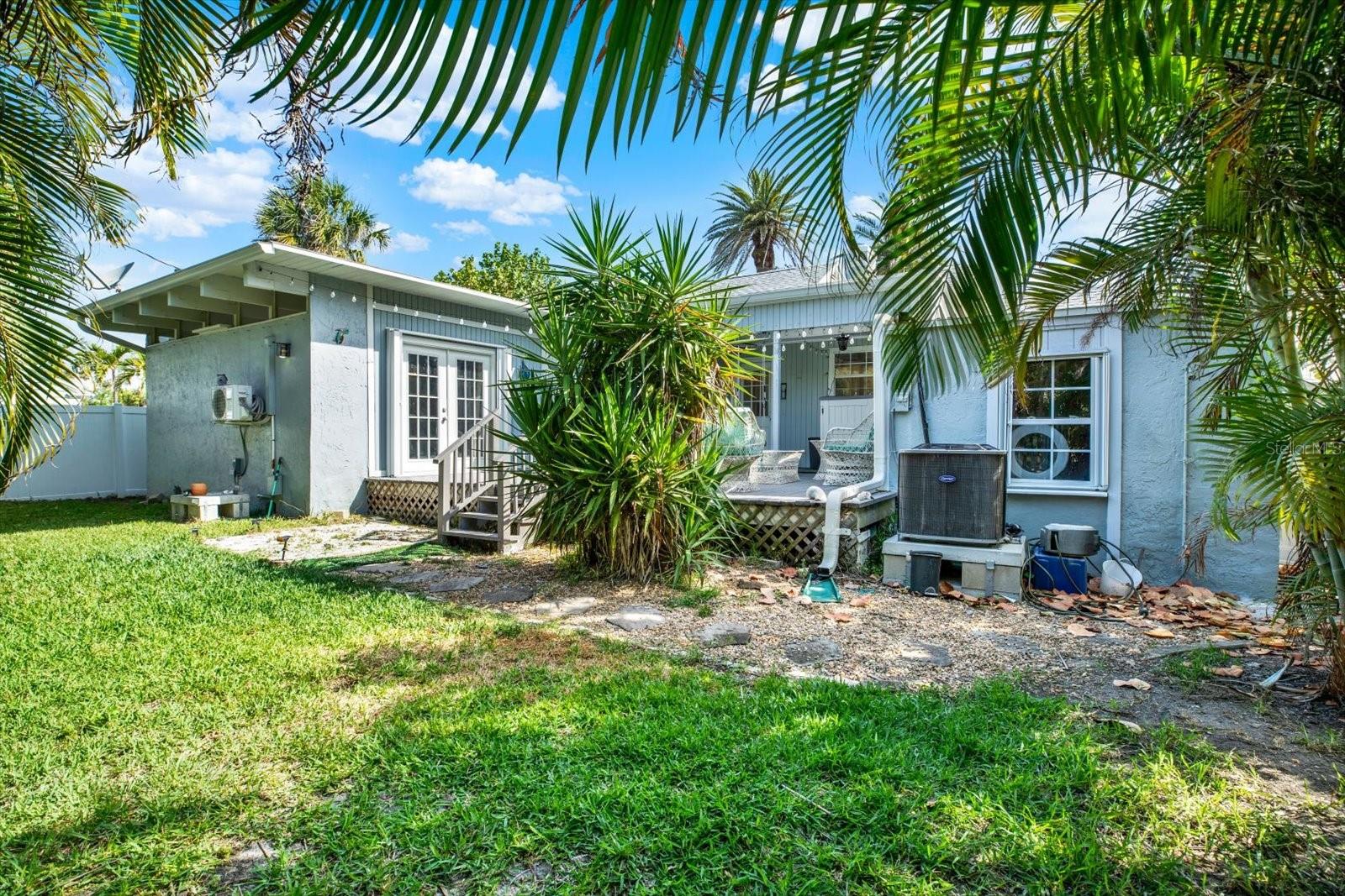 LONE PALM BEACH 1ST ADD - Residential