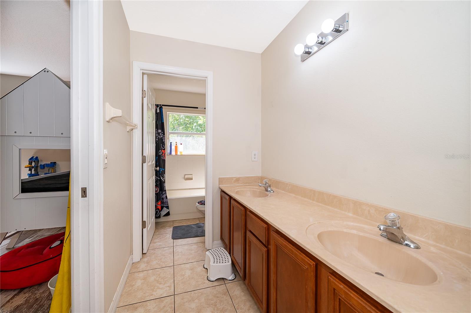 TIVOLI WOODS VILLAGE C 51 84 - Residential
