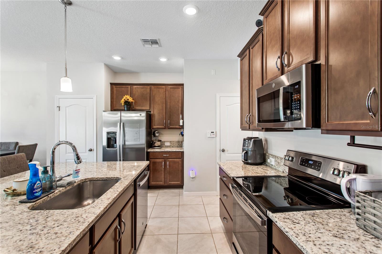 LAKE MEADOW LANDING - Residential