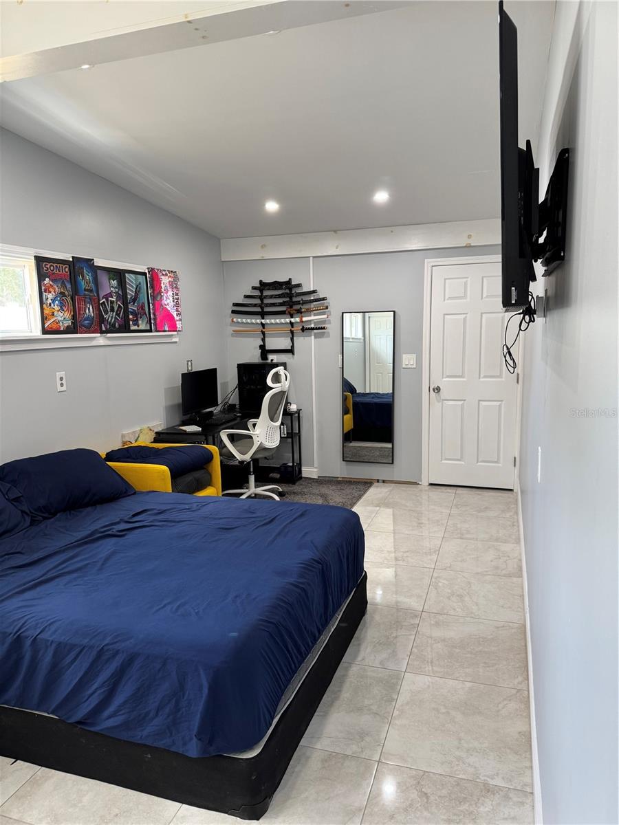 BAYSHORE GARDENS SEC 2 - Residential Lease