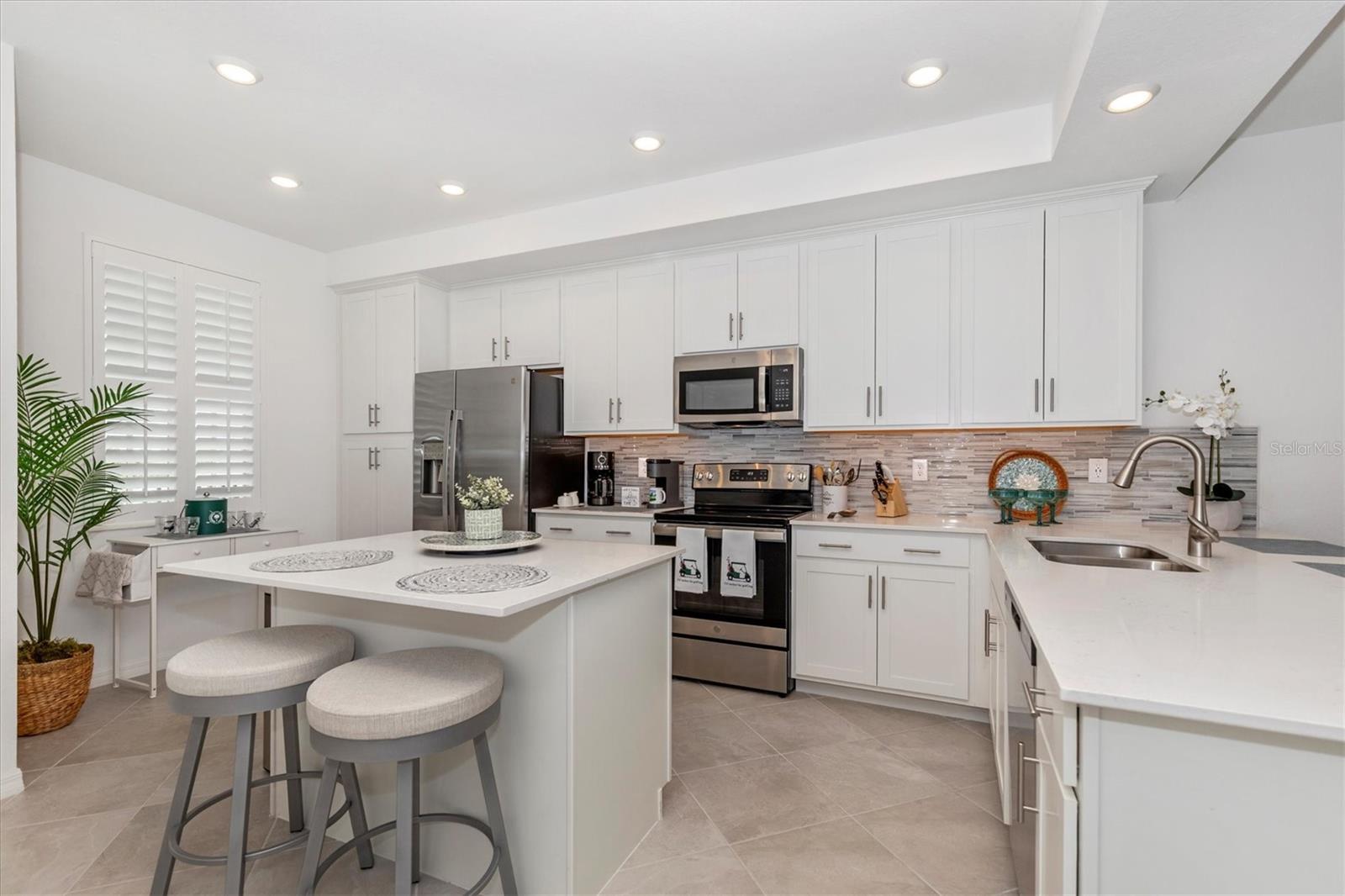 WELLEN PARK GOLF & COUNTRY CLUB - Residential Lease