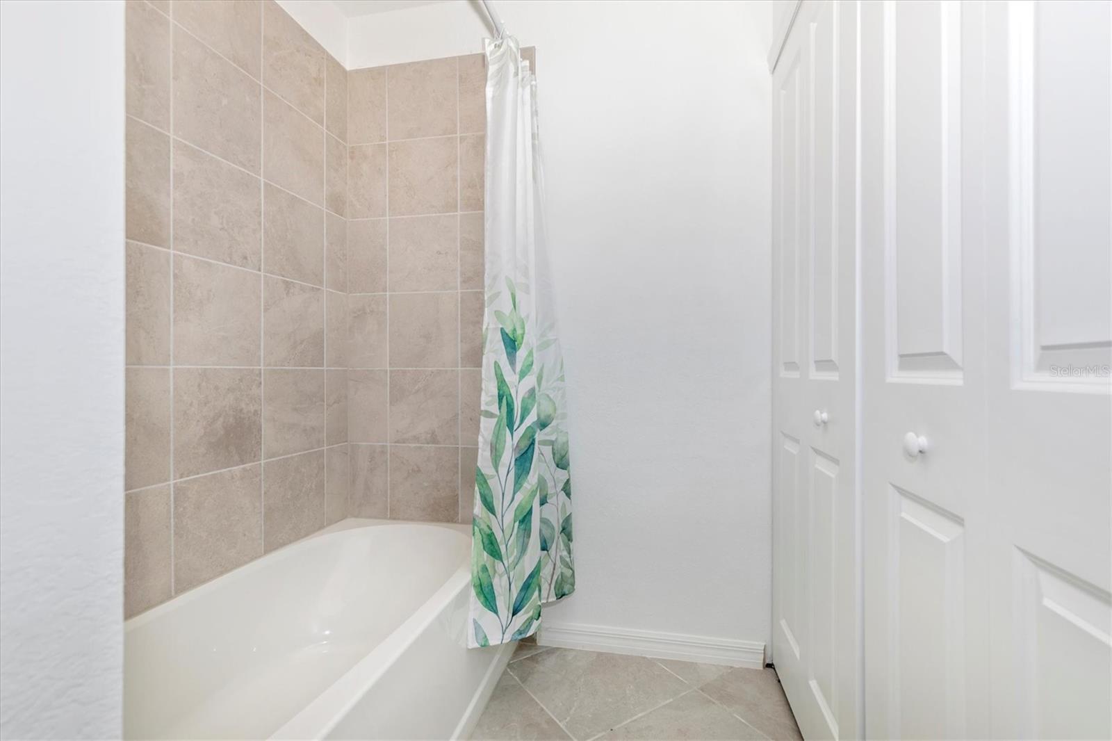 WELLEN PARK GOLF & COUNTRY CLUB - Residential Lease