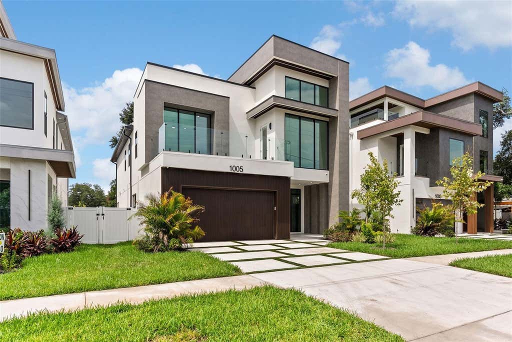 Photo of 1005 W Braddock Street, Tampa, FL 33603 (MLS # TB8535608)