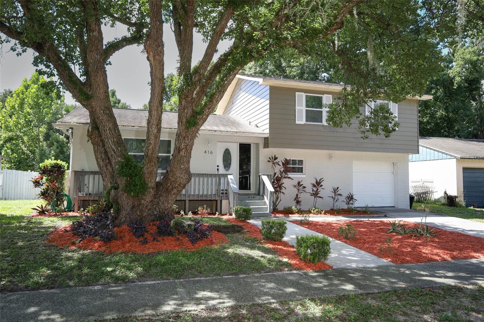 416 S HAWTHORN CIRCLE