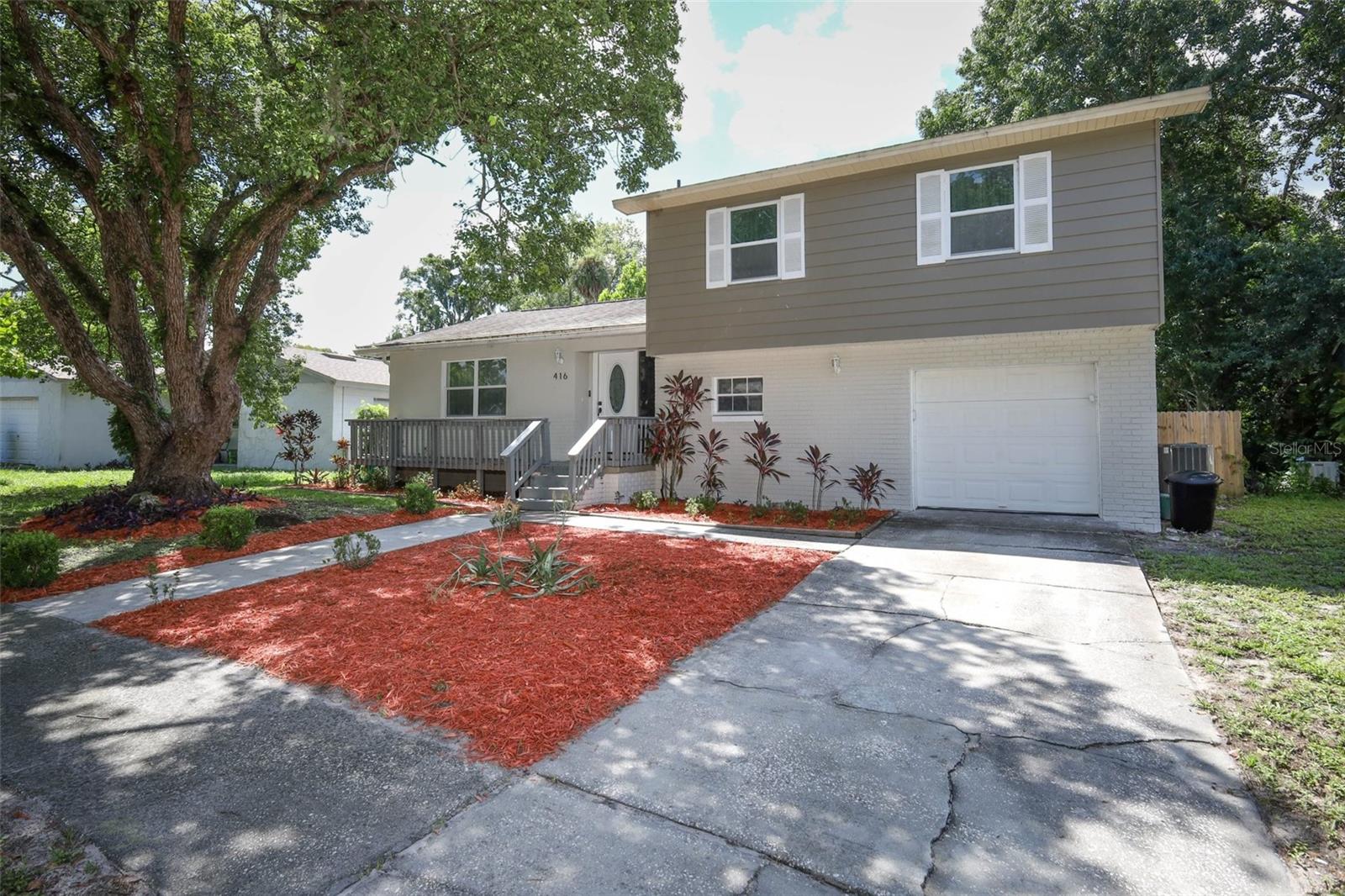 416 S HAWTHORN CIRCLE