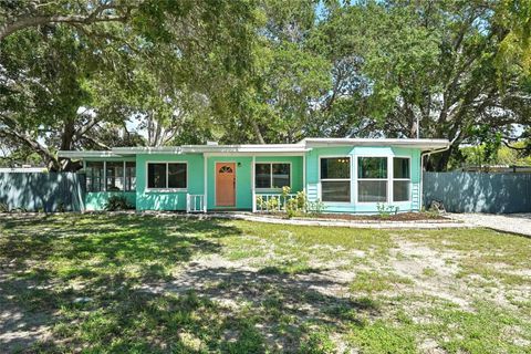 A home in PALM HARBOR