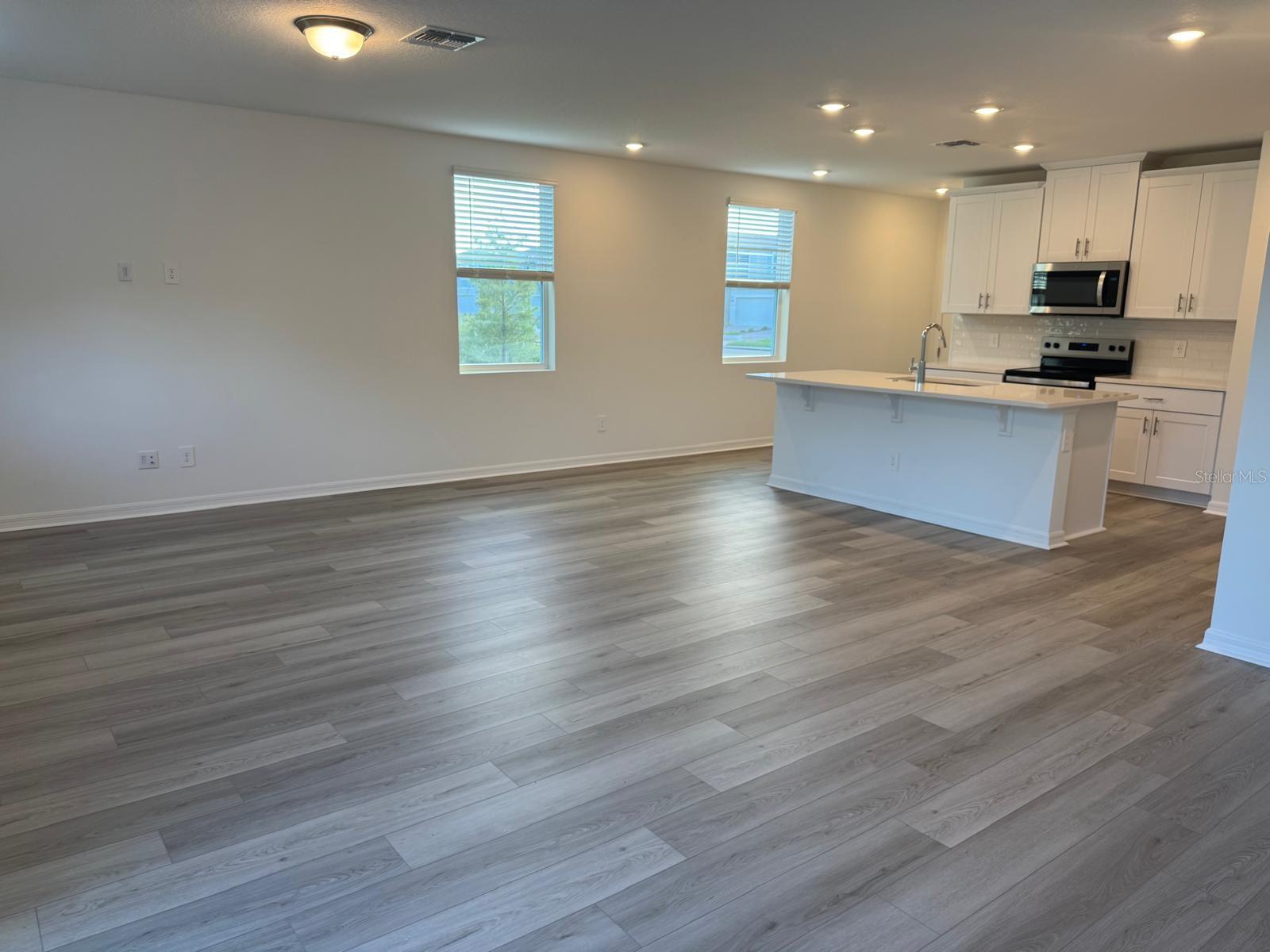 THE MEADOW AT CROSSPRAIRIE TOWNES - Residential Lease