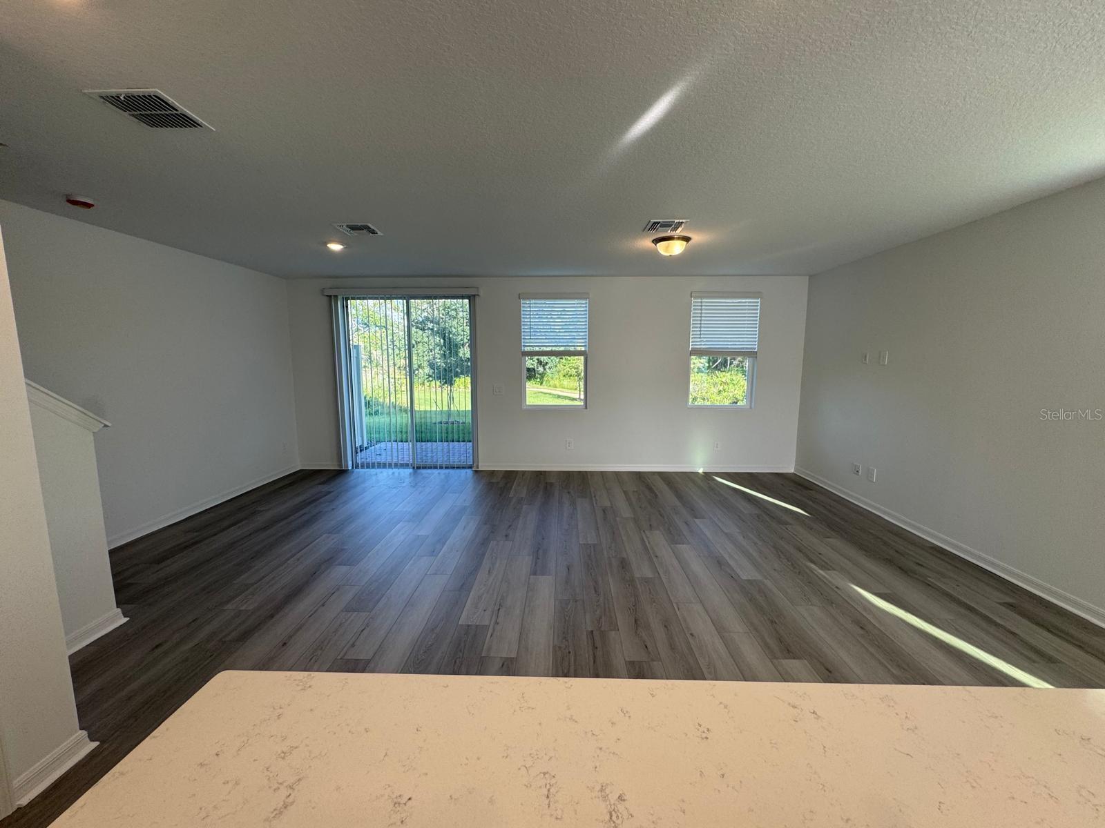 THE MEADOW AT CROSSPRAIRIE TOWNES - Residential Lease