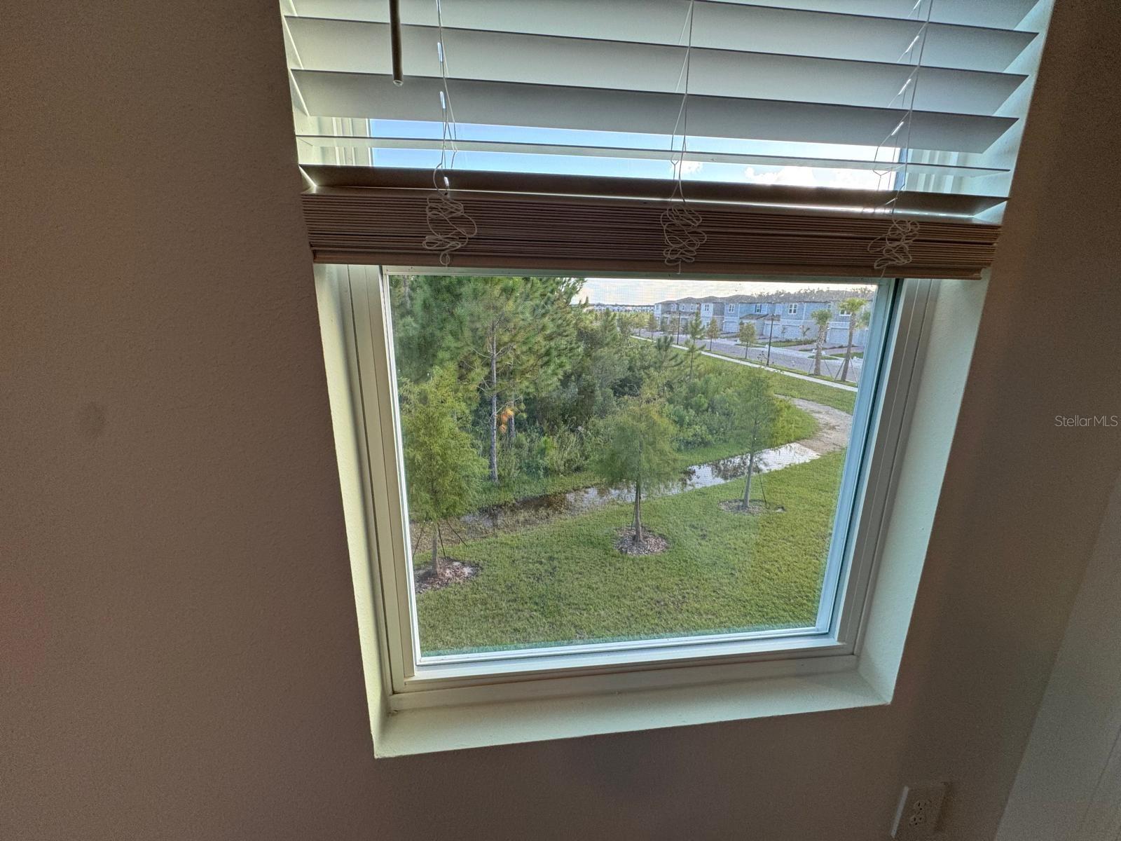 THE MEADOW AT CROSSPRAIRIE TOWNES - Residential Lease