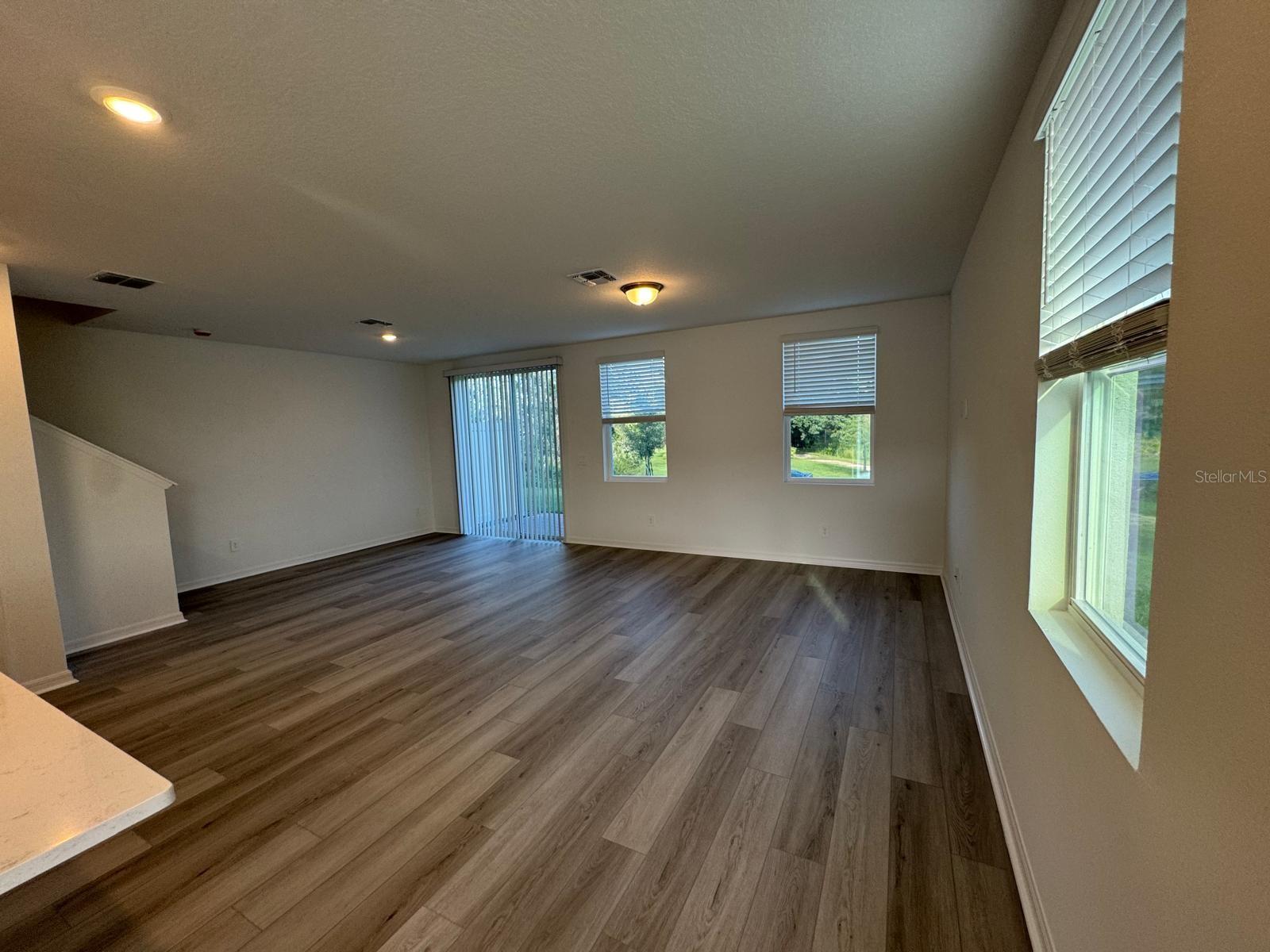 THE MEADOW AT CROSSPRAIRIE TOWNES - Residential Lease