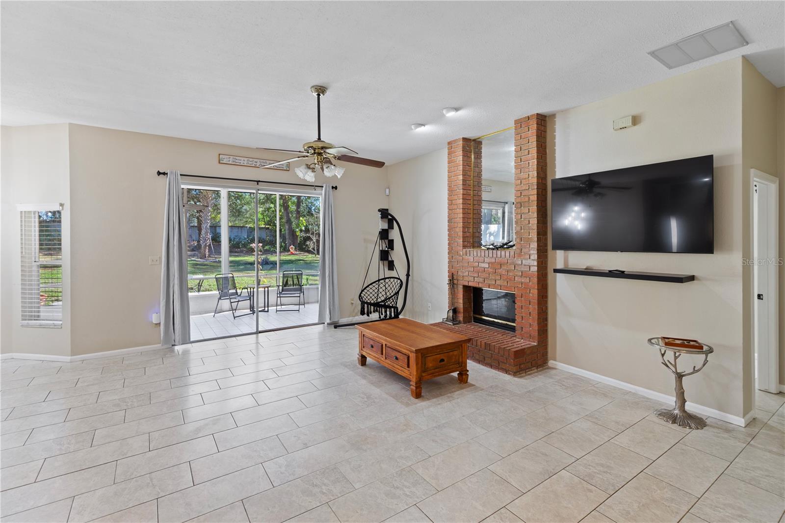 1190 DEER LAKE CIRCLE