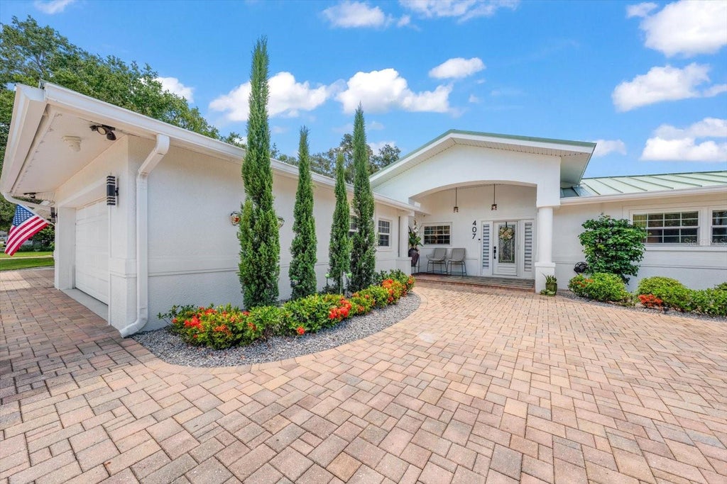 Photo of 407 Harbor View Lane, Largo, FL 33770 (MLS # TB8529216)