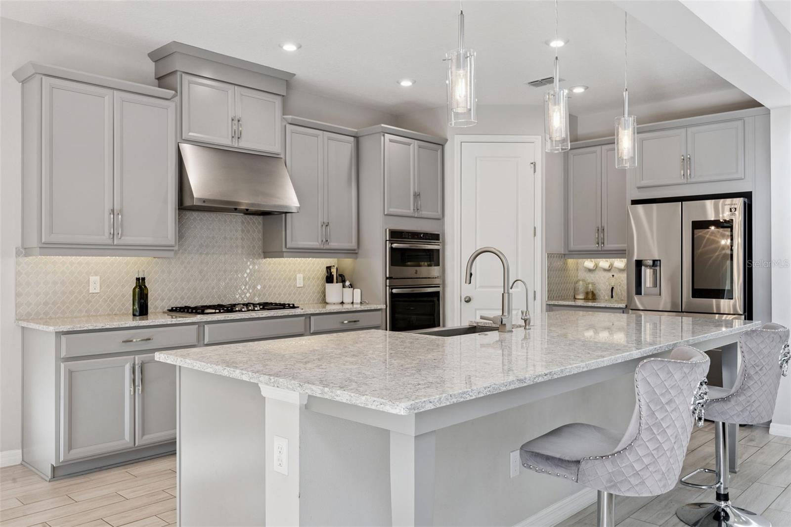 1218 HILLCREST VIEW LOOP