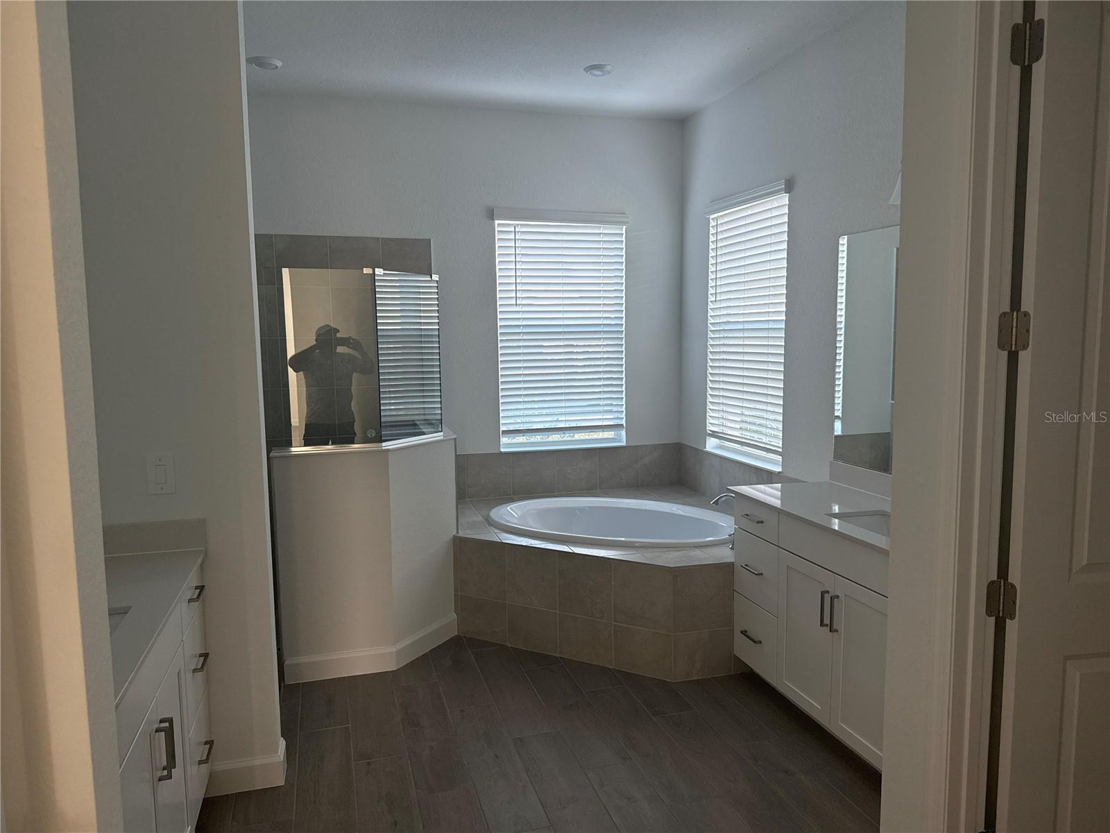 HARBOR ESTATE - Residential Lease