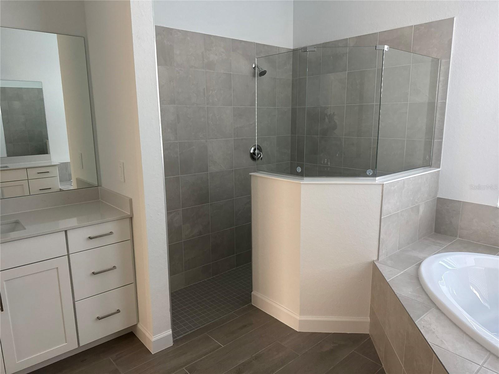 HARBOR ESTATE - Residential Lease