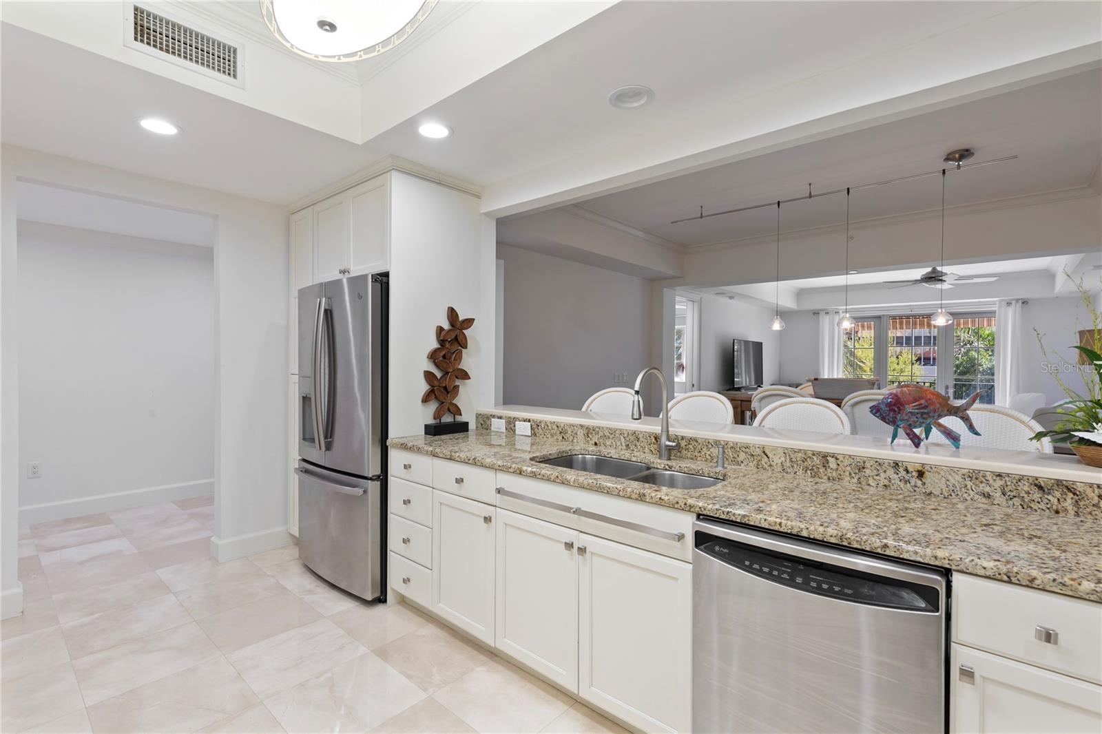 PARKSHORE PLAZA CONDO - Residential Lease