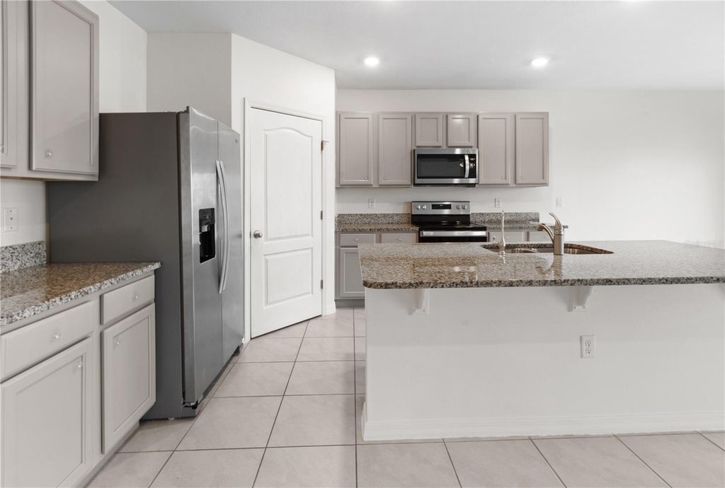 Photo of 2651 Grandbury Grove Road, Lakeland, FL 33811 (MLS # L4958127)