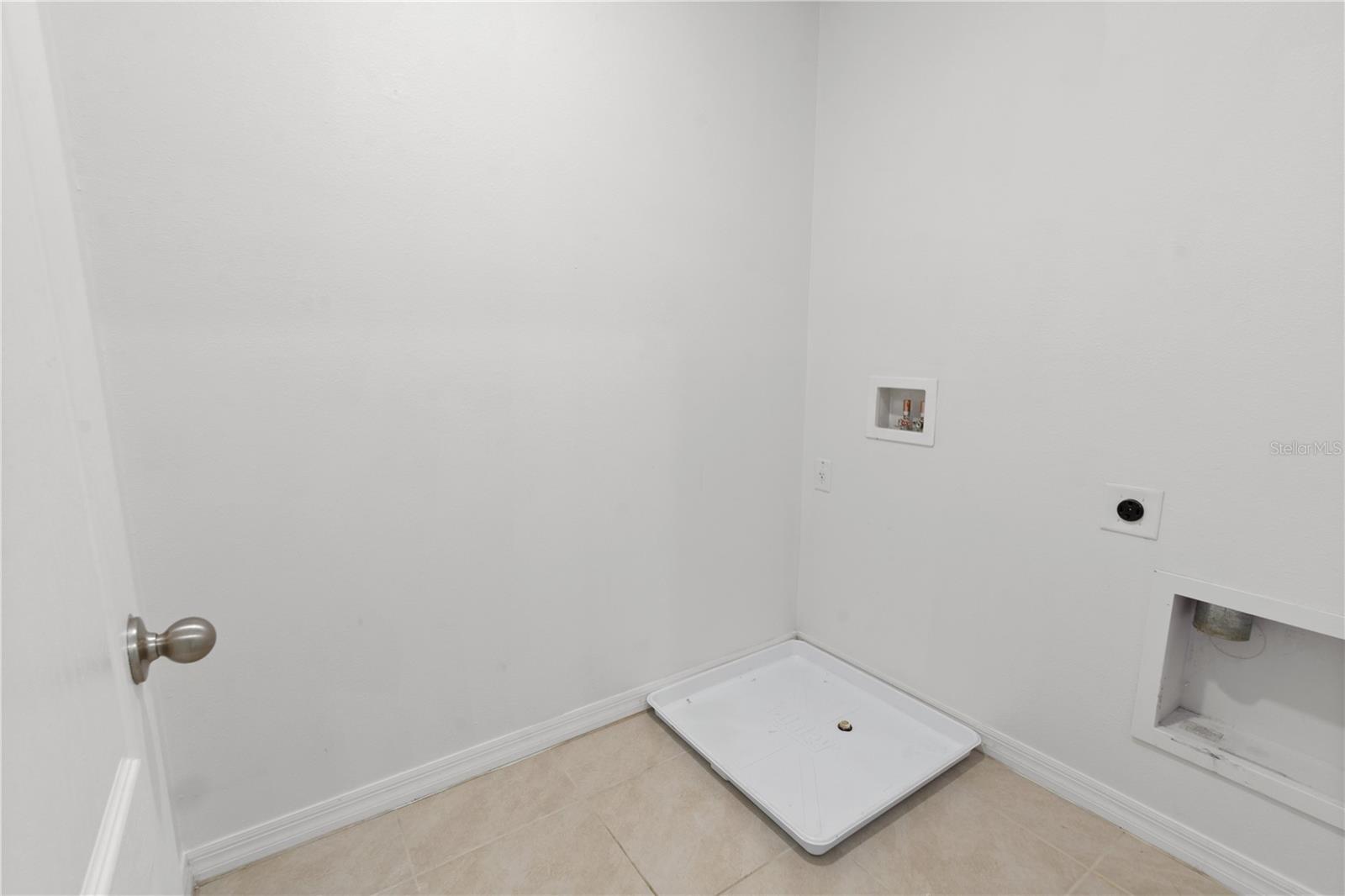 LAKES/LAUREL HLNDS PH 2B - Residential