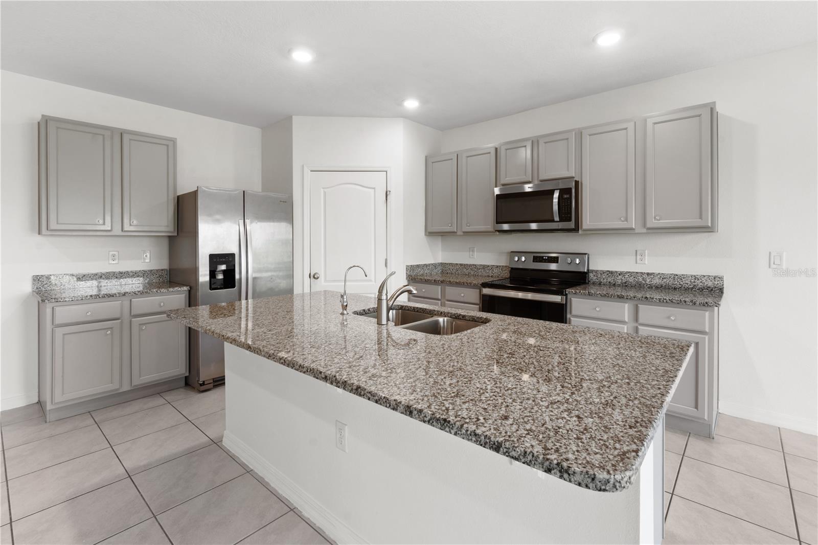 LAKES/LAUREL HLNDS PH 2B - Residential