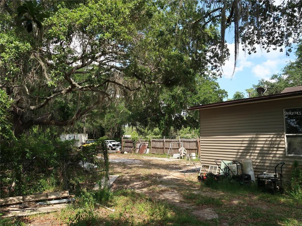 HICKORY HILL RETREATS UNIT 02 - Commercial Sale