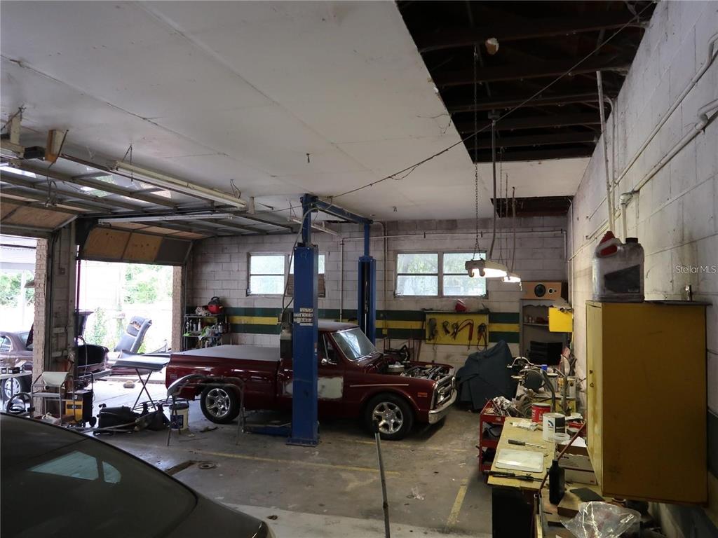 HICKORY HILL RETREATS UNIT 02 - Commercial Sale