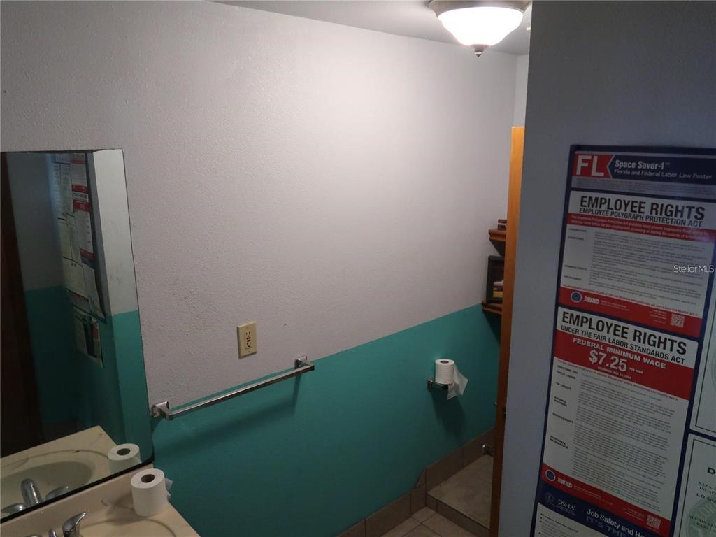 HICKORY HILL RETREATS UNIT 02 - Commercial Sale