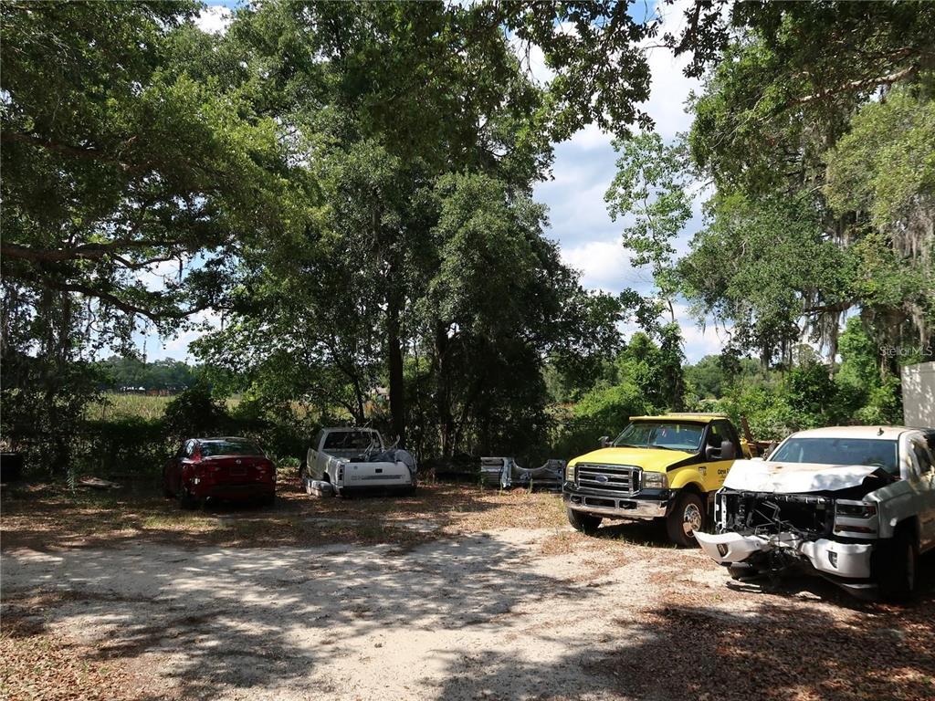 HICKORY HILL RETREATS UNIT 02 - Commercial Sale