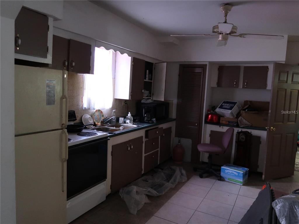 HICKORY HILL RETREATS UNIT 02 - Commercial Sale