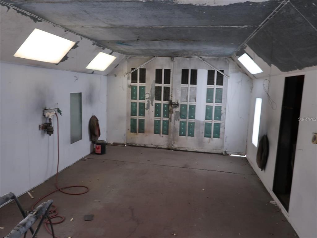 HICKORY HILL RETREATS UNIT 02 - Commercial Sale