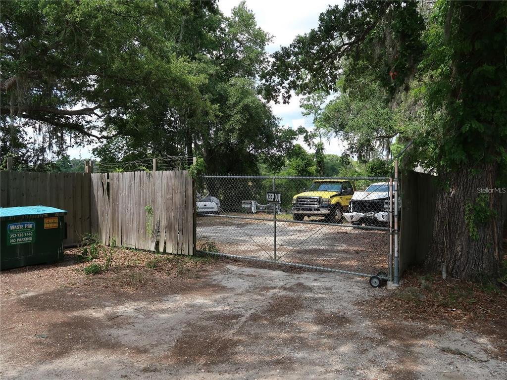 HICKORY HILL RETREATS UNIT 02 - Commercial Sale