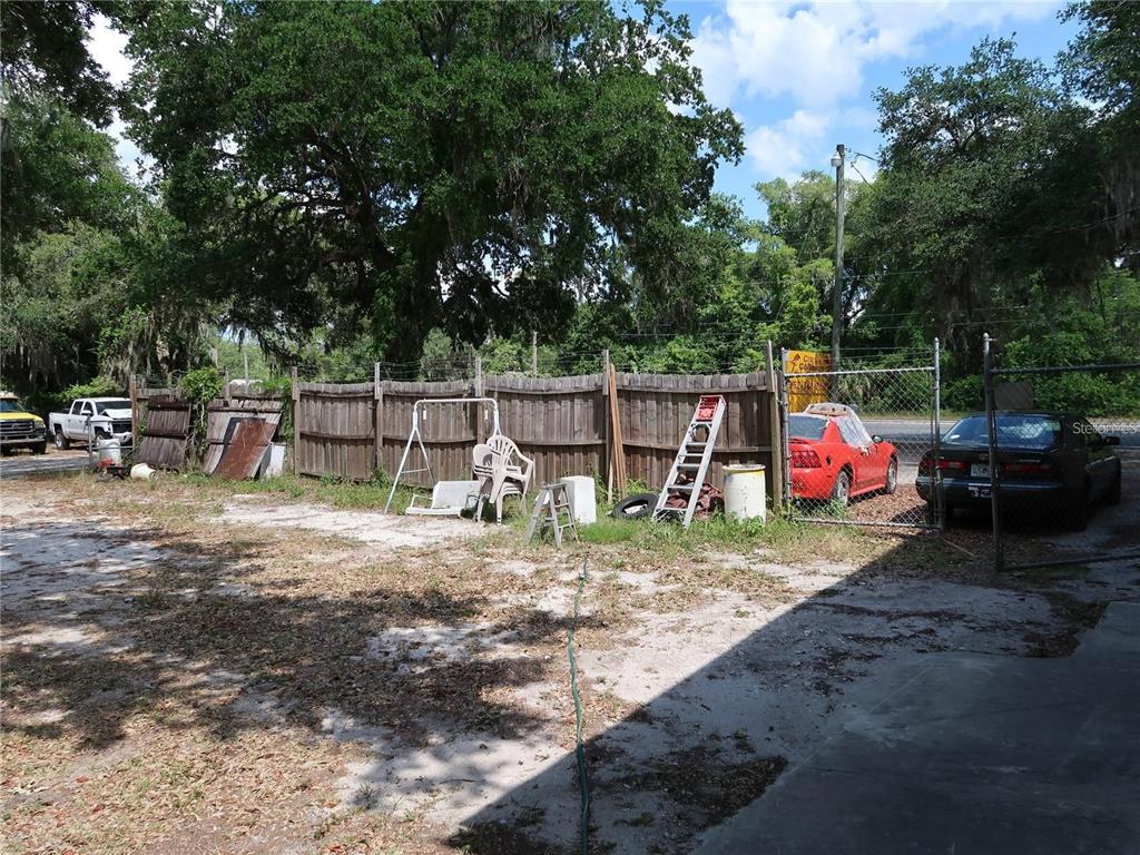 HICKORY HILL RETREATS UNIT 02 - Commercial Sale