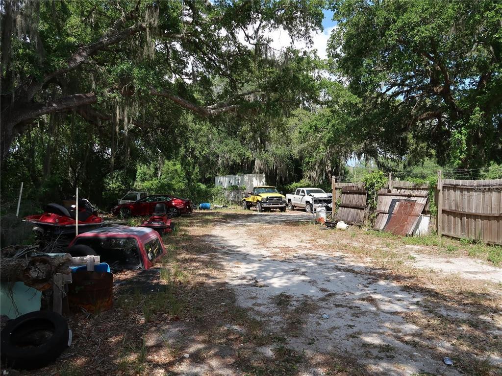 HICKORY HILL RETREATS UNIT 02 - Commercial Sale