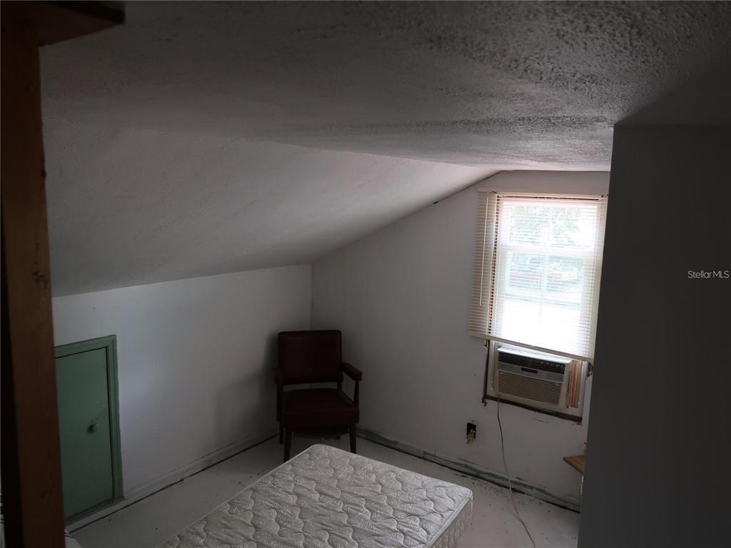 HICKORY HILL RETREATS UNIT 02 - Commercial Sale