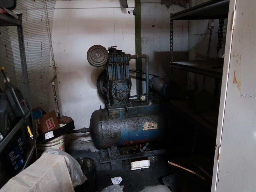 HICKORY HILL RETREATS UNIT 02 - Commercial Sale