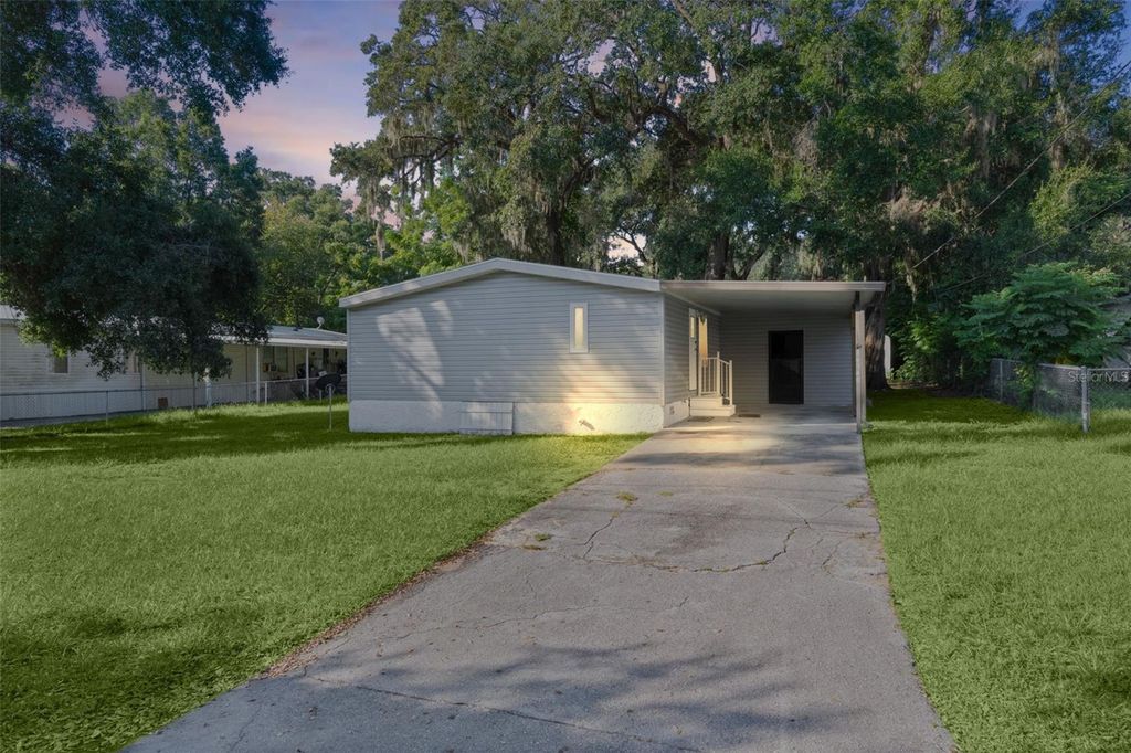 Photo of 16940 SE 101st Court Road, Summerfield, FL 34491 (MLS # G5101405)