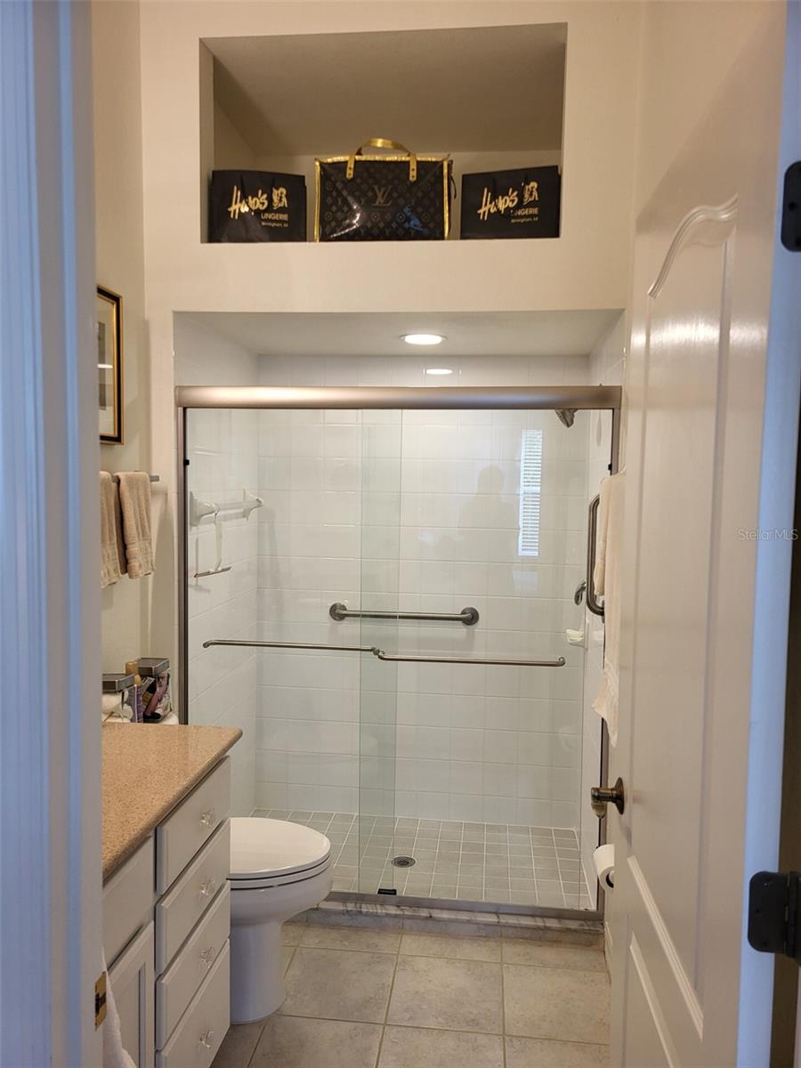 AUBURN WOODS - Residential