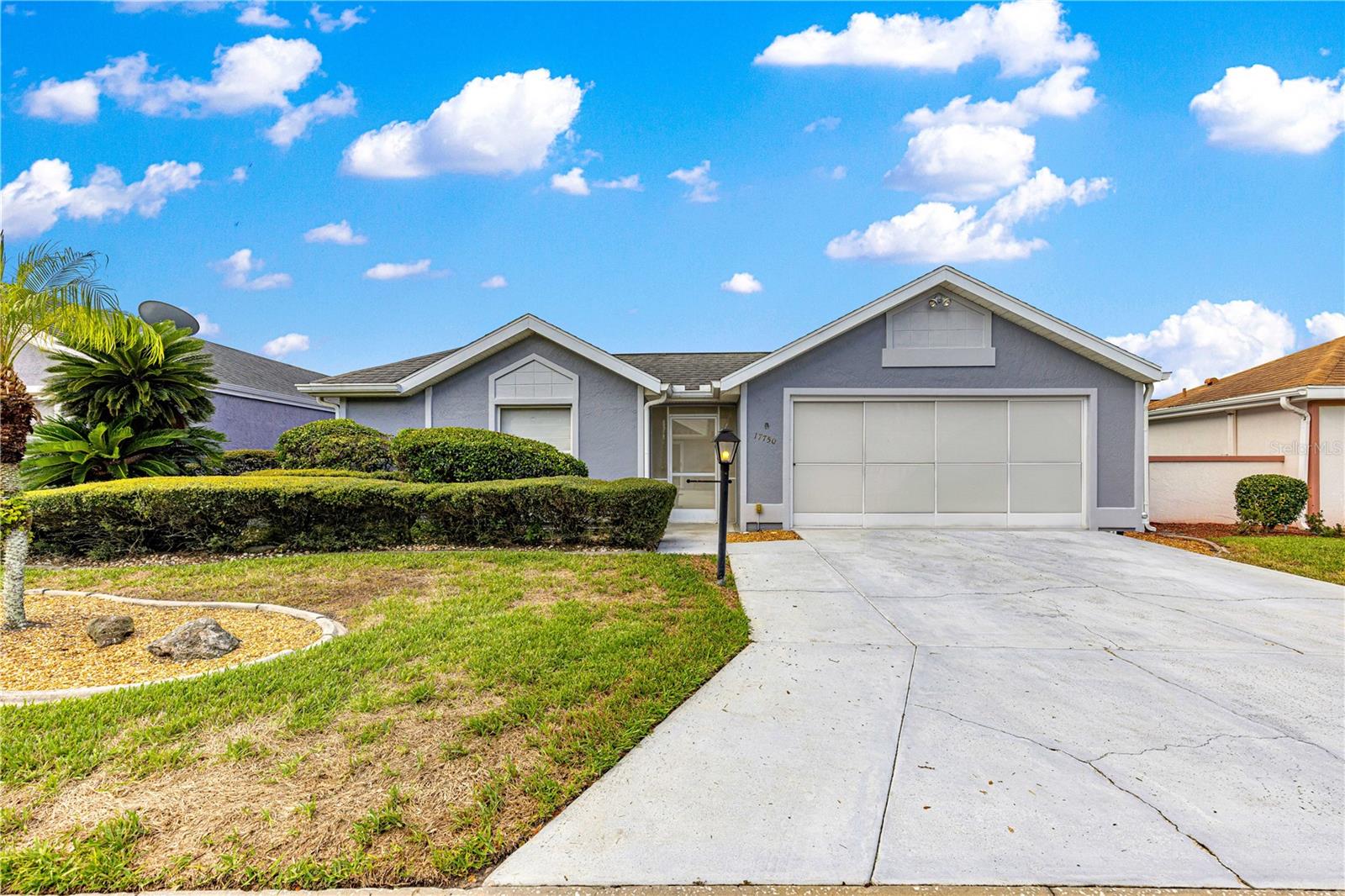 Stonecrest is a lovely 55+ golf community that has many activities to keep one entertained. This 2/2 HOME IS block/stucco with a block/stucco Casita and just a few steps away there is a lovely pool with an attached spar for your enjoyment. We have golf, lovely club house, pickleball, softball, tennis, newer exercise room with nearly new equipment. We also have 4 pools of which one is a large in-door pool, and hot tub. The roof was replaced 2013 and the AC in 2011. Newly installed wood flooring that is beautiful. The kitchen has solid surface counter tops and a working island in the kitchen. The HOA fee covers landscaping, trimming of bushes and sprinkler system
Don't miss this beauty!