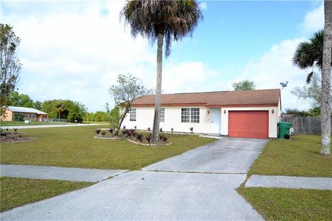 A home in PORT CHARLOTTE