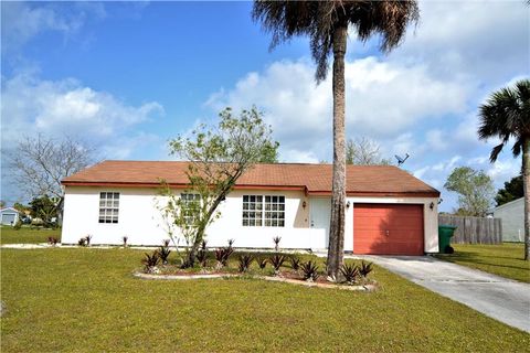 A home in PORT CHARLOTTE