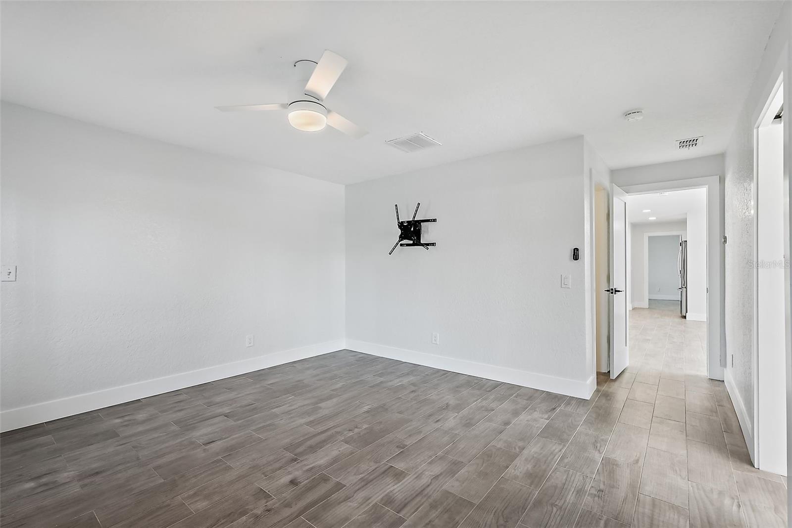 BELLE VISTA SHORES - Residential