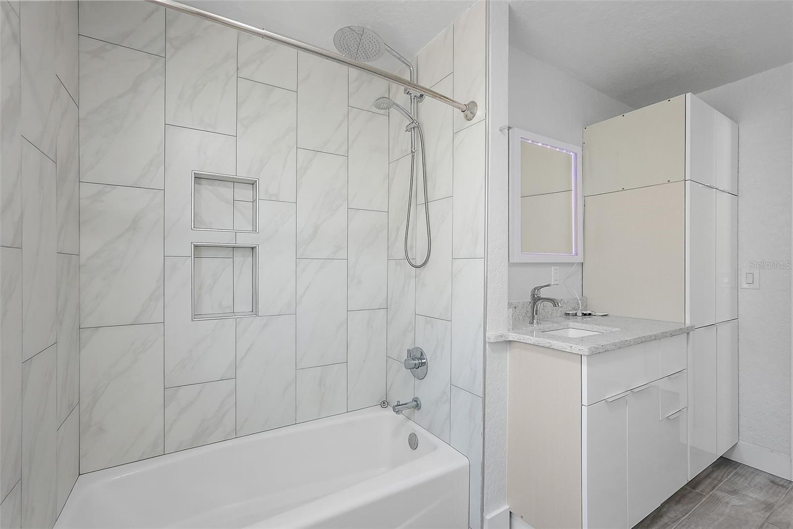 BELLE VISTA SHORES - Residential