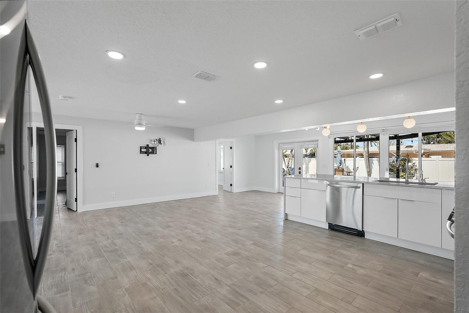 BELLE VISTA SHORES - Residential