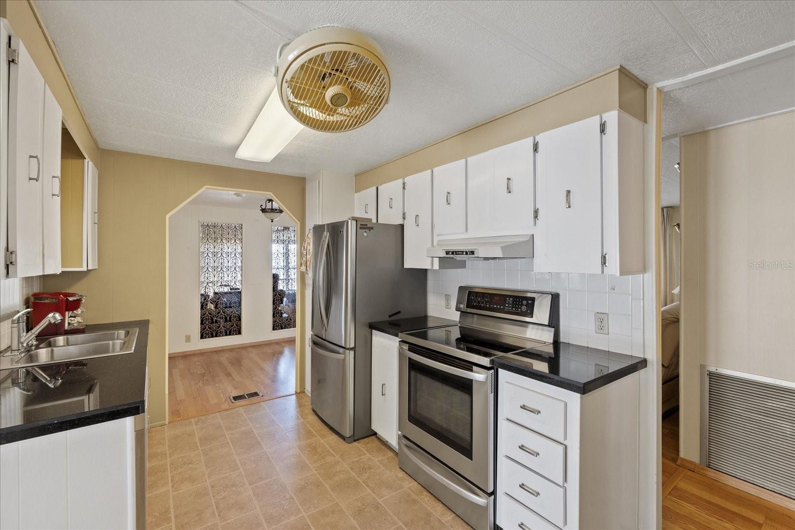 34 HONEYSUCKLE COURT 6