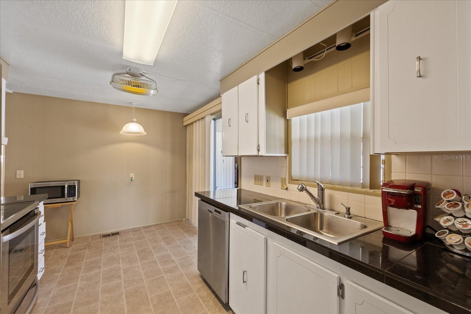 34 HONEYSUCKLE COURT 6
