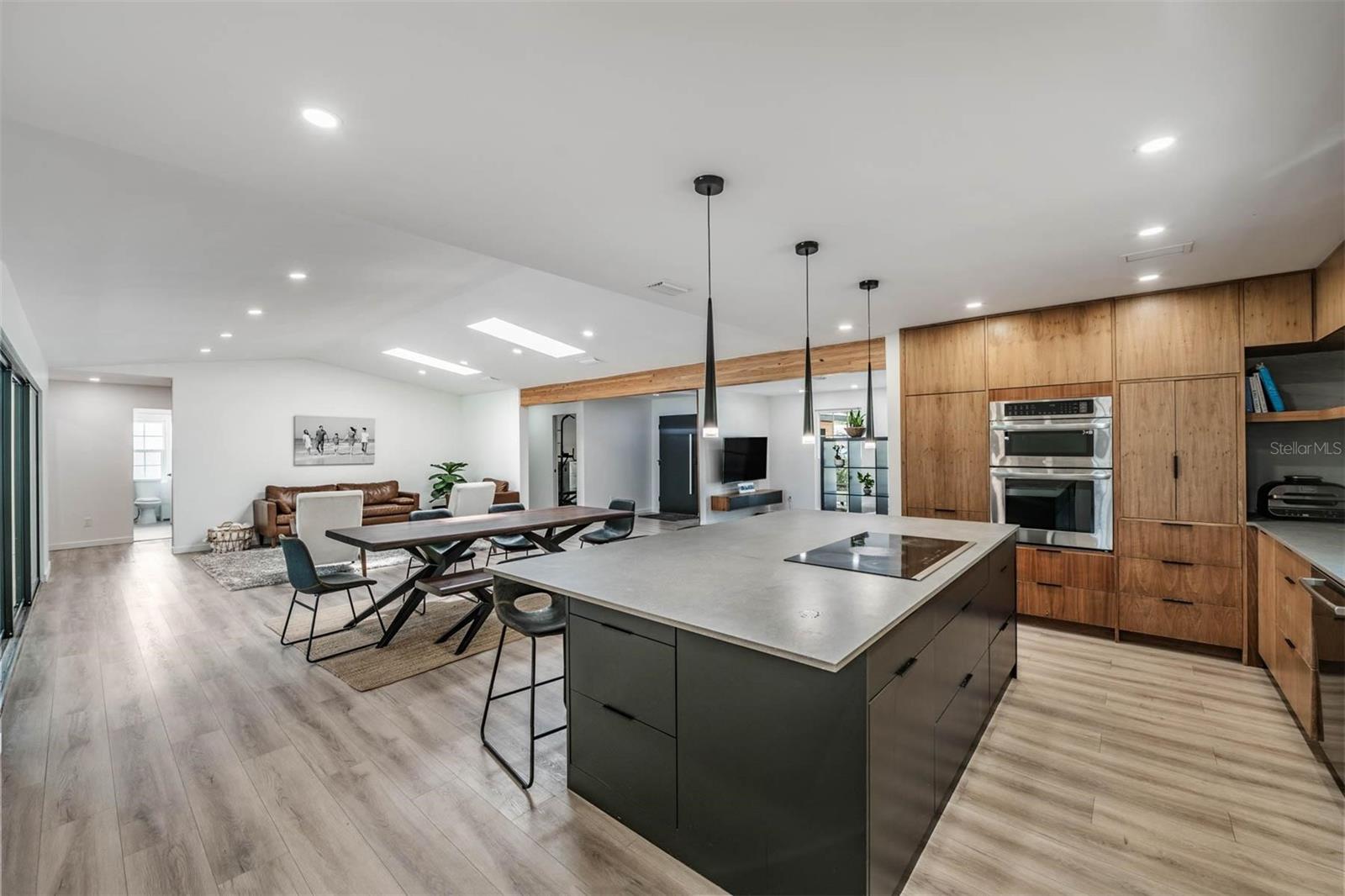 WESTLAKE VILLAGE SEC II - Residential